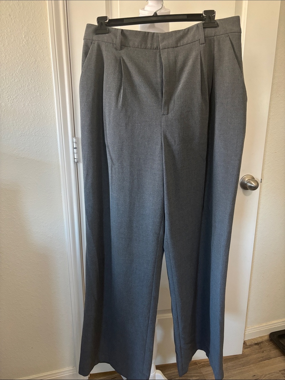 Loft CurvyGray Dress Pants - Classic Pleated Trousers - Picture 4 of 4